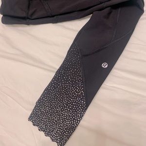 Lululemon speed up tights 7/8 size 2 EUC reflective, side pockets, beautiful!